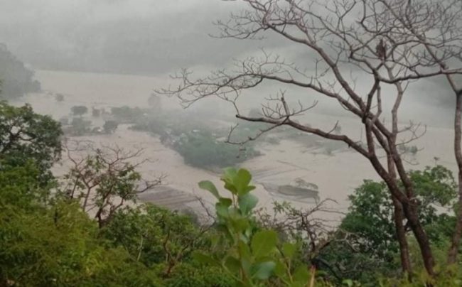 बैतडीको ढुंगाडका ६० व्यक्ति टापुमा फसे, दुई सय बिगाह जमीन डुबानमा