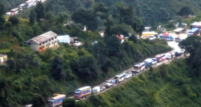काठमाडौं भित्रिने मुख्य नाकामै नाजुक सडक