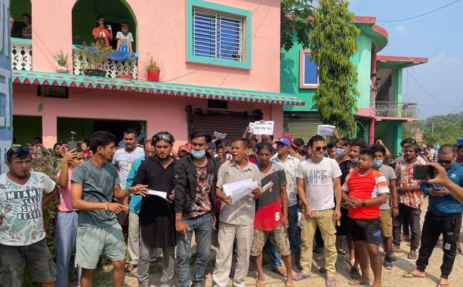 आत्महत्या दुरुत्साहन अभियोगमा प्रधानाध्यापक पक्राउ, छात्रालाई पठाएको एसएमएस शंकास्पद