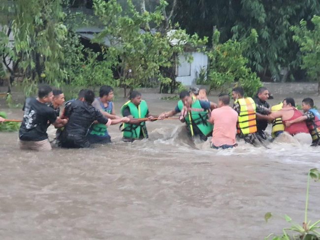बाढीमा फसेका छ परिवारलाई सुरक्षित स्थानमा सारियो