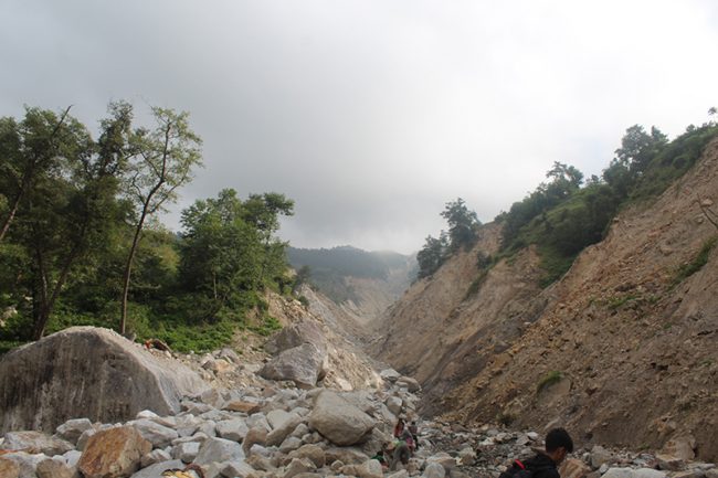 बेमौसमी वर्षाले कर्णालीका भौतिक संरचना तहसनहस, अन्नबाली सखाप