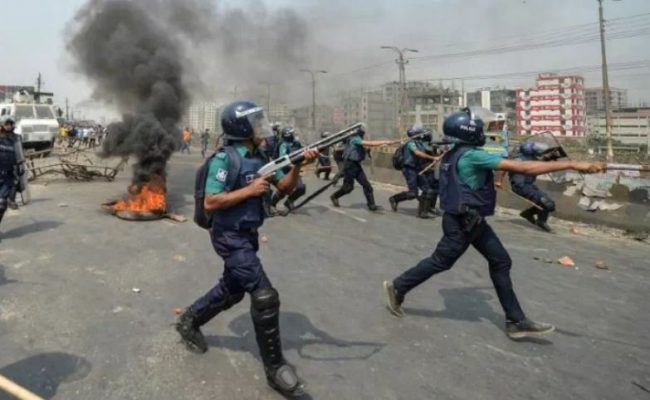 बंगलादेशमा दुर्गा पूजामा हिन्दूमाथि हमलाः धार्मिक हिंसा भड्किन नदिन सुरक्षाकर्मी हाइ अलर्टमा