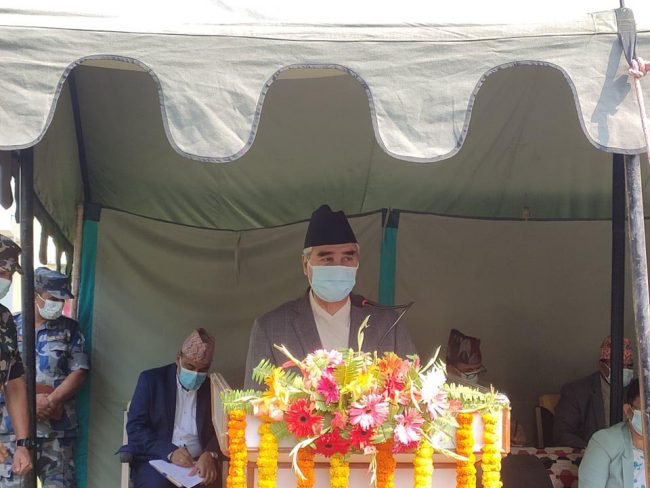 प्रधानमन्त्री देउवाले कर्मचारीबाटै बाढीपहिराे र डुबानकाे अवस्था बुझे, पीडितलाई भेटेनन्