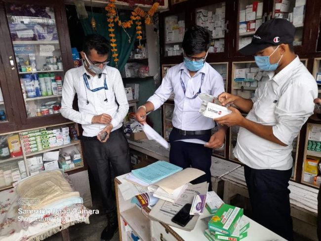 अनुगमन गर्दा दुई फार्मेसी सिल