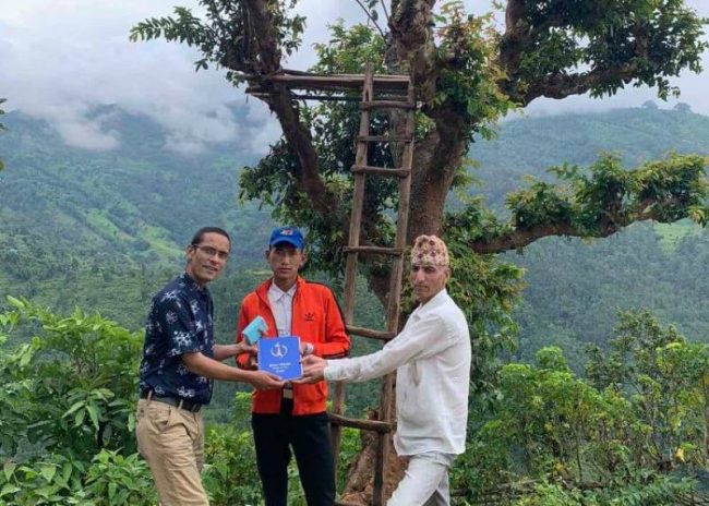 धनकुमारले अब अनलाइन पढ्न रुखमा डेरा बनाउन नपर्ने, गाउँमै पुग्याे फाेरजी सेवा