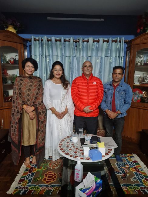 पूर्वप्रधानमन्त्री ओलीकाे कुरा सुन्दा करिश्मालाई आनन्द