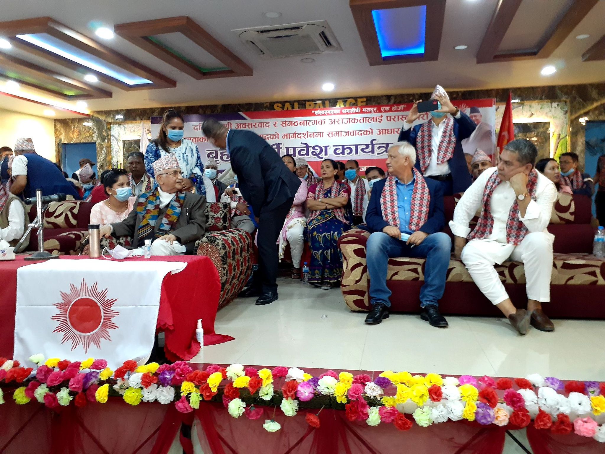 एमालेमा पाँच हजारभन्दा बढी प्रवेश, अवसरवाद र अराजकतालाई परास्त गर्न ओलीको आह्वान