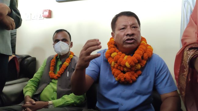 पदाधिकारीहरूकै स्वार्थका कारण कांग्रेस अवैधानिक हुने अवस्थामा पुग्योः नेता सिंह