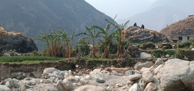 फोन गर्न अग्लो डाँडा उक्लिनुपर्ने पिडा