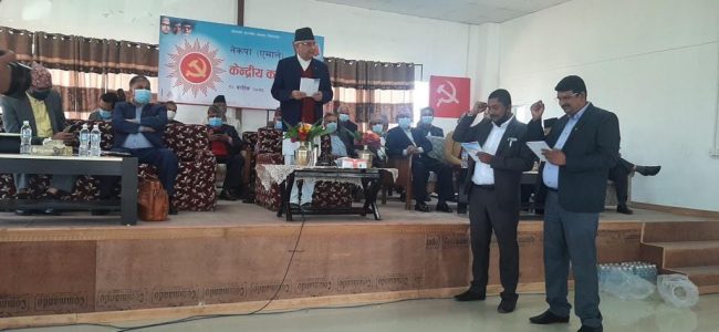 प्रभु साह एमाले बैठकमा सहभागी, साहले बनाएका दुई केन्द्रीय सदस्यलाई ओलीले गराए शपथ