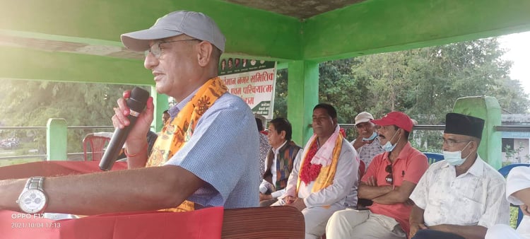 कम्युनिस्टहरूले देश चलाउन सकेनन्ः रमेश लेखक