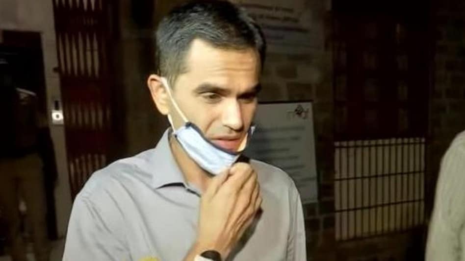 आर्यन खानलाई गिरफ्तार गरेर अनुसन्धान गरिरहेका अधिकारीमाथि नै अनुसन्धान सुरु