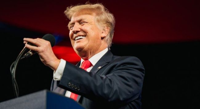 फेसबुक र ट्वीटरले प्रतिबन्ध लगाएपछि ट्रम्पको आफ्नै सामाजिक सञ्जाल (ट्रुथ सोसल)