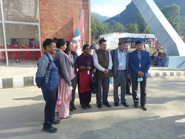 गोदावरीमा भेला भएका मास्क बिनाका मार्क्सवादी