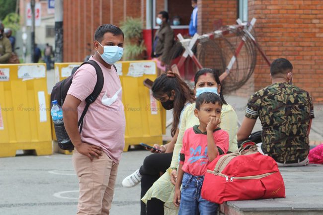 दसैं लगत्तै विदेशिन बाध्य नेपालीहरू (फोटोफिचर)