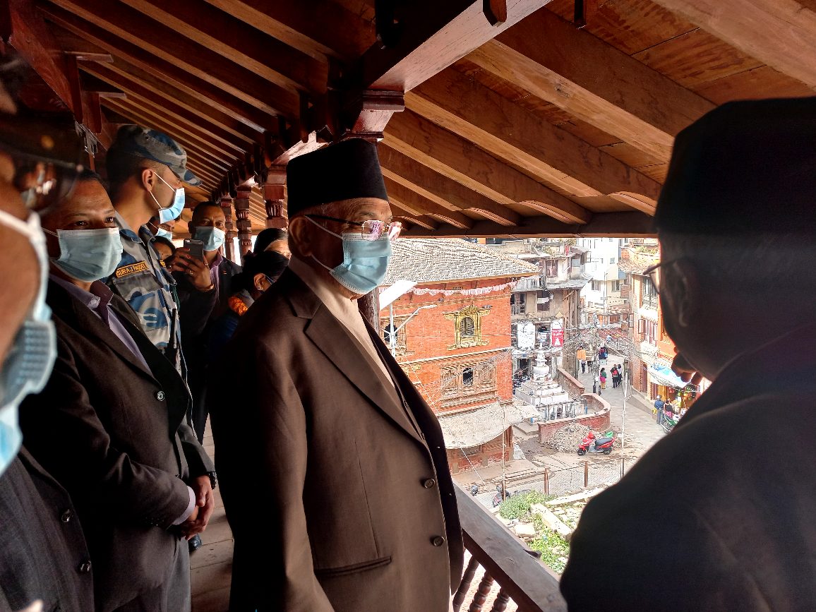 काष्ठमण्डपको पुनर्निर्माणप्रति एमाले अध्यक्ष ओलीको चासो (फाेटाेफिचर)