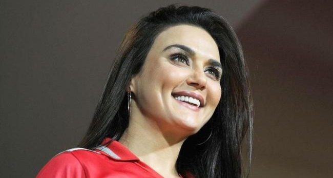 प्रिती जिन्टा जुम्ल्याहा सन्तानकी आमा बनिन्