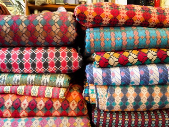 ढाकाको कपडाको बजार विस्तार गर्दै व्यवसायी