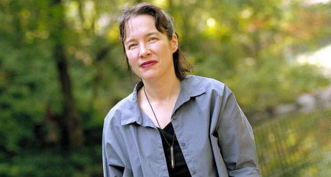 निर्दोषलाई बलात्कारको आरोप लगाएर १६ वर्ष जेल हालिन्, त्यही झुट बेचेर करोडौं कमाइन्