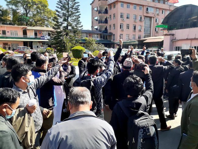 शुक्रबार सम्पूर्ण बेन्च बहिष्कार गर्ने कानुन व्यवसायीको घोषणा