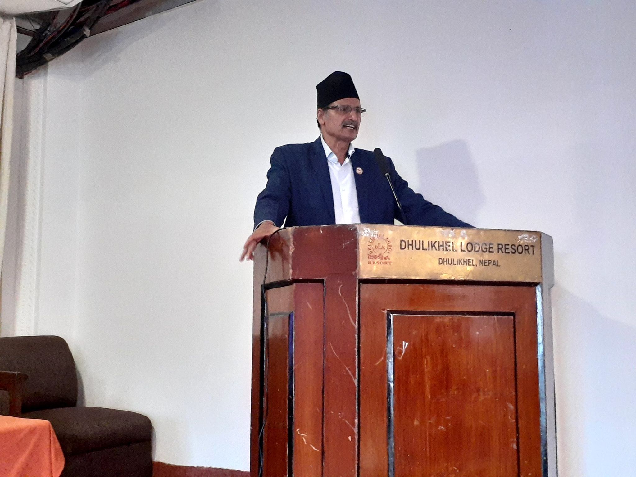 सभामुख सापकोटाको आरोपः अमेरिकामा ट्रम्प र नेपालमा ओलीले डेमोक्रेसी ढाल्न खोजे