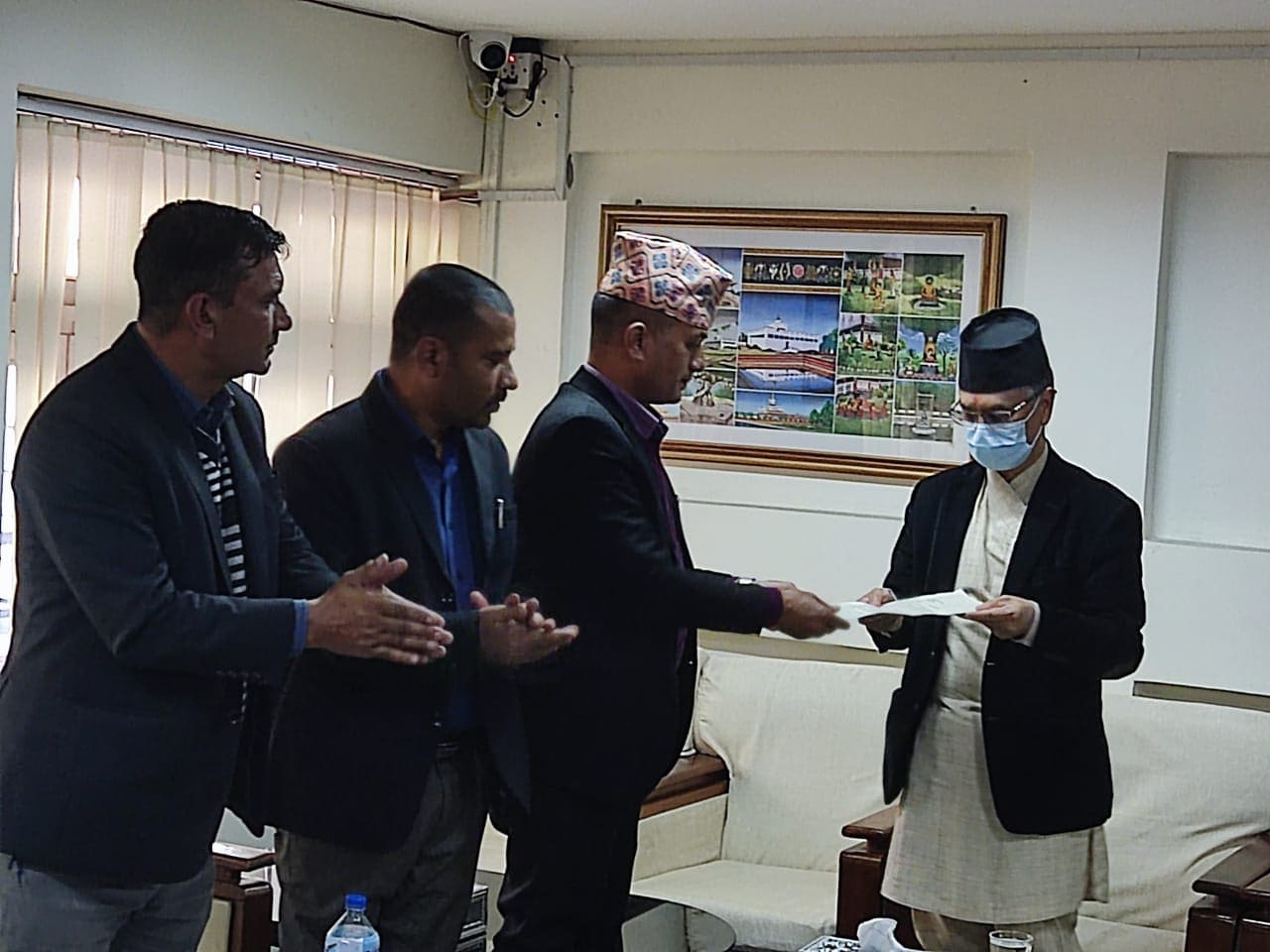 ६० जना वकिलसँग प्रधानन्यायाधीशले भने- गैरकानुनी काम निस्तेज गर्छु, बेन्च तत्काल अगाडि बढाउँछुु