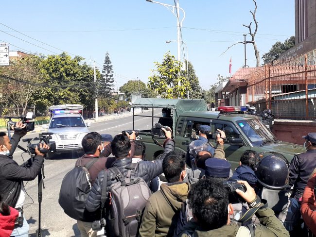 वकिललाई छक्याएर प्रधानन्यायाधीशको स्वागतद्वारबाट कार्यकक्ष छिरे जबरा