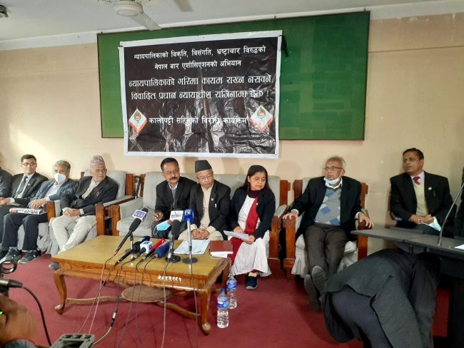 अदालतबाट दंगा प्रहरी हटाउन र मानवअधिकार आयोगलाई अनुगमन गर्न बारको आग्रह