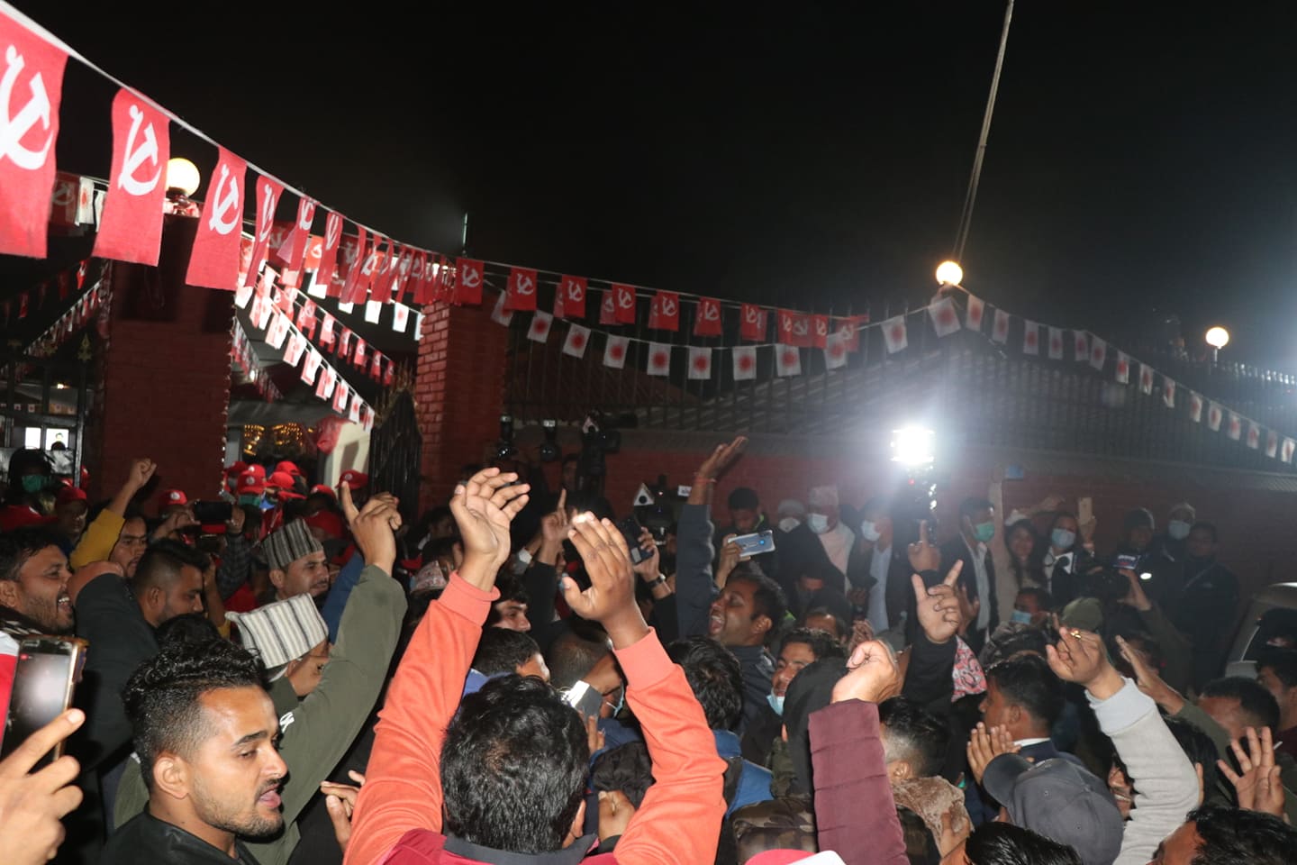 ओलीको ३०१ केन्द्रीय समिति सूचीमा अटाएनन् दुर्गा प्रसाईं, युवालाई प्राथमिकता