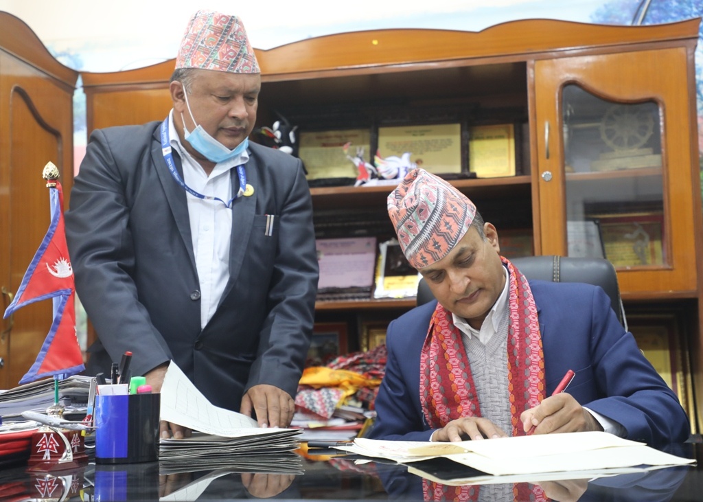 राखेप सदस्य-सचिव ढकालद्वारा पदवहाली