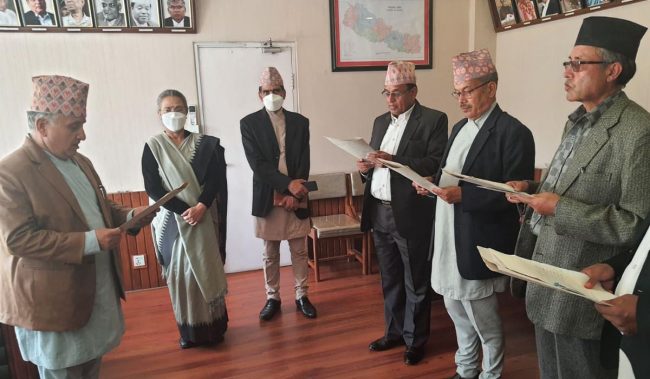 भूमि आयोगका चार सदस्यद्वारा शपथ