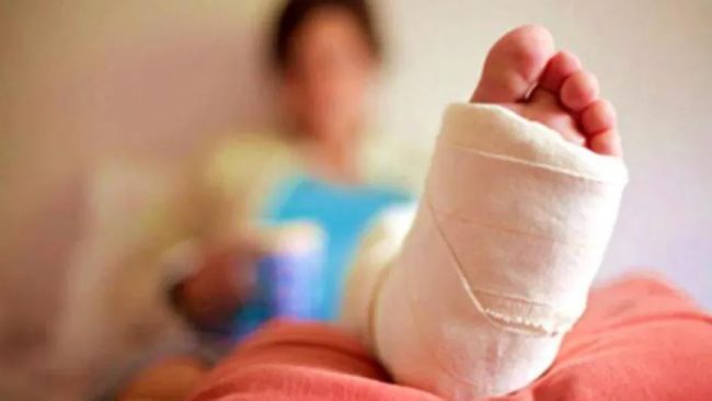 ३८ करोड पाउनका लागि रेलको लिकमा सुतेर दुवै खुट्टा गुमाए, तर एक रुपैयाँ पनि पाएनन्