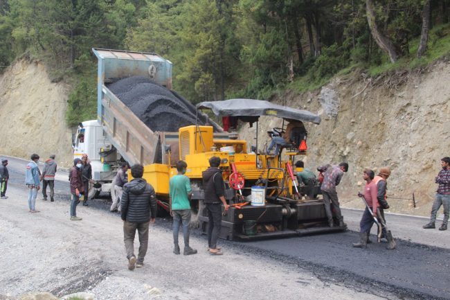 म्याग्दीको रणनीतिक महत्वको बेनी–तातोपानी सडक खण्डको निर्माण धमाधम