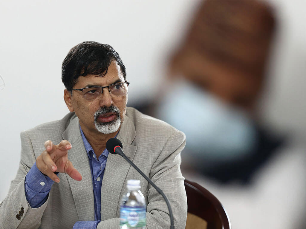 ‘ढुङ्गा व्यापार’ तत्काल बन्द गरी सडक निर्माणमा तीव्रता दिइने छः अर्थमन्त्री