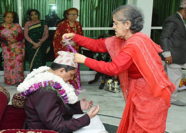 तस्बिरमा पूर्वराजाको भाइटीका