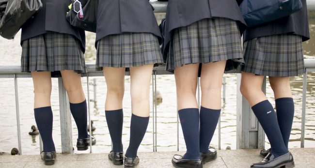 केटाहरुले पनि स्कर्ट लगाएर आउन स्कुलको आदेश