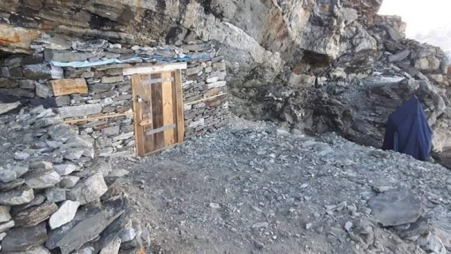 मेरापिक बेसक्याम्पमा अनाधिकृत रुपमा बने घरटहरा