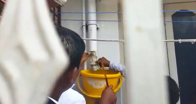 इन्जिनियरको घरमा पानीको पाइपबाट पानीको सट्टा पैसा निस्किन थालेपछि…