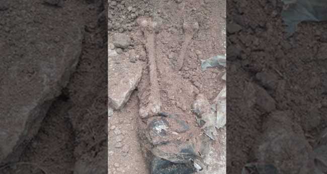 शालिक राख्न सय चिहान भत्काइयाे, स्थानीयकाे विराेधपछि काम ठप्प