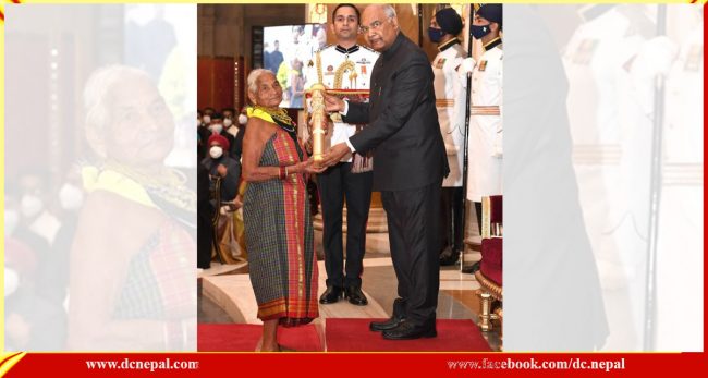 जो खाली खुट्टा पुरस्कार थाप्न गए