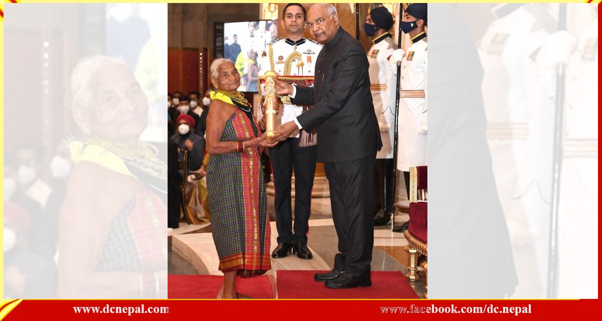 जो खाली खुट्टा पुरस्कार थाप्न गए