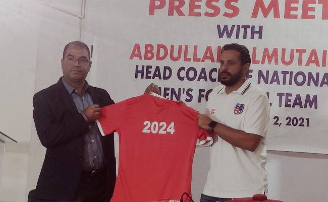 राष्ट्रिय फुटबल टोलीका मुख्यप्रशिक्षक अल्मुताइरीले गरे सम्झौता पत्रमा हस्ताक्षर