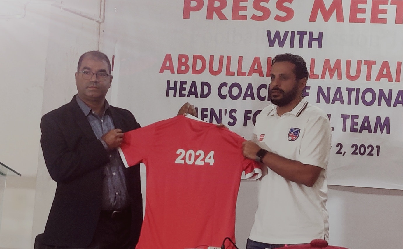 राष्ट्रिय फुटबल टोलीका मुख्यप्रशिक्षक अल्मुताइरीले गरे सम्झौता पत्रमा हस्ताक्षर