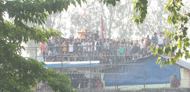 ‘गुन्डा नाइके’ अभिषेक गिरीलाई ल्याएपछि कैदीबन्दी आन्दोलित