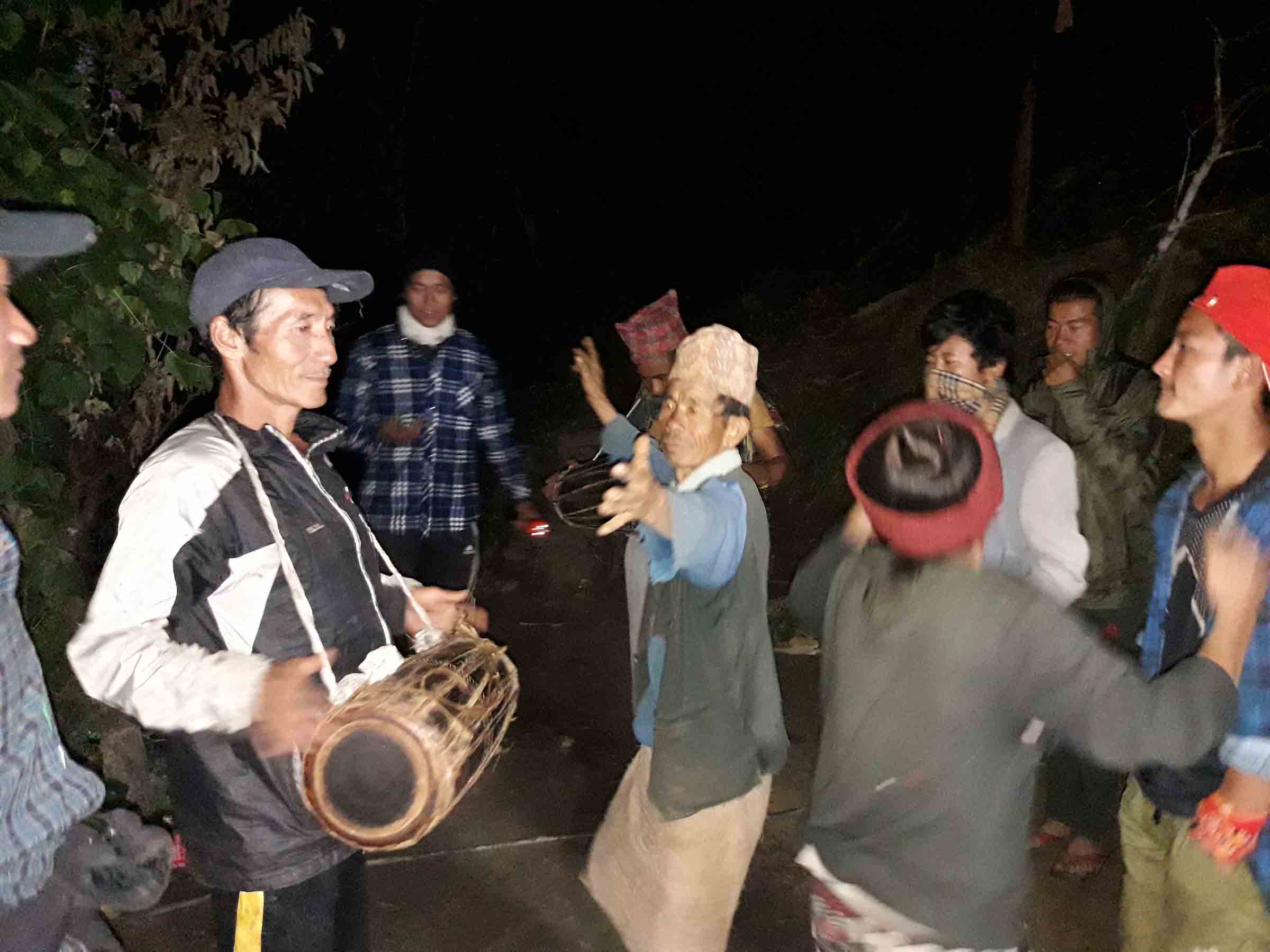 हराउँदै देउसीभैलीको रौनक