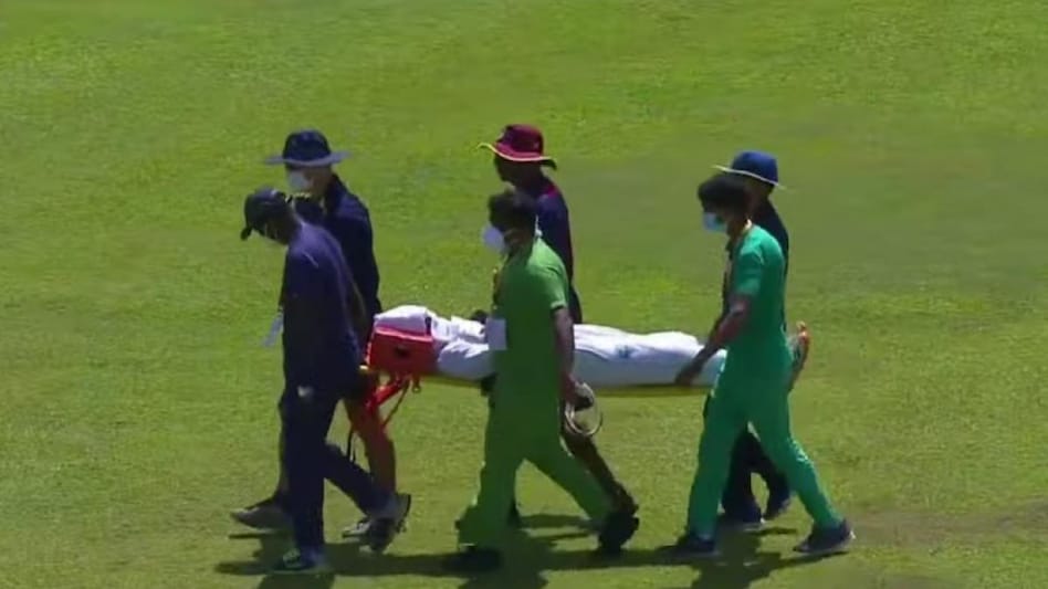 पहिलो अन्तर्राष्ट्रिय खेल खेलिरहेका खेलाडीको मुखमा लाग्यो बल, एम्बुलेन्समा अस्पताल पठाइयो