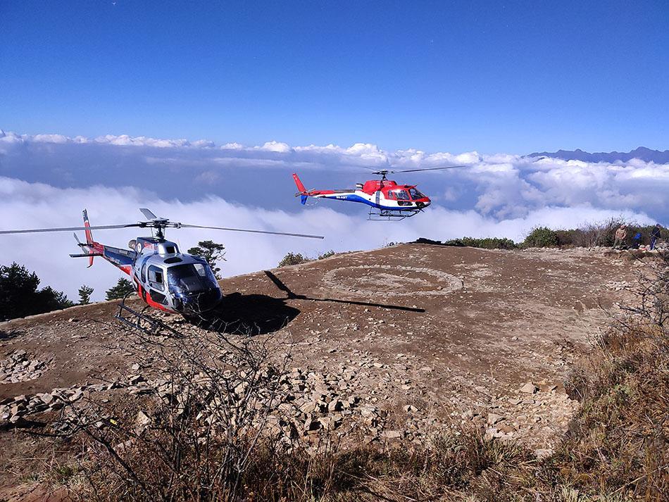 पाथीभरामा हेलिकाेप्टरमार्फत दर्शन गर्न आउने तीर्थयात्रीको संख्या बढ्दो