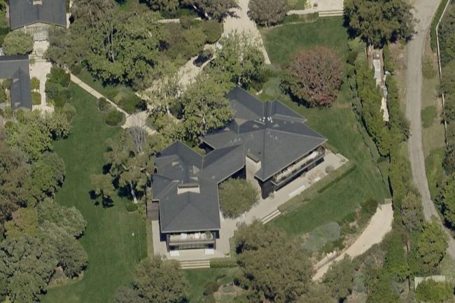 सबैभन्दा महंगो घरको रेकर्ड बनाउँदै बिक्री भयो समुद्रतिर फर्किएको घर