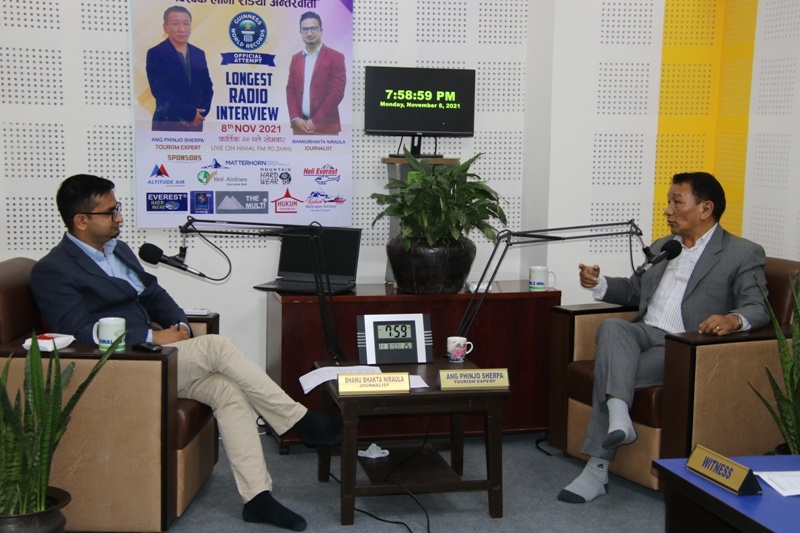 विश्वकै लामो रेडियो अन्तर्वार्ता लिएर पत्रकार निरौलाद्वार विश्व कीर्तिमानको दाबी