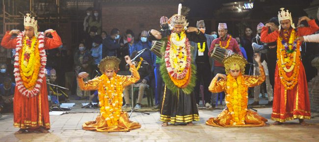 कात्तिक नाचको अन्तिम दिन हिरण्यकश्यपु वध मञ्चन गरिदैँ